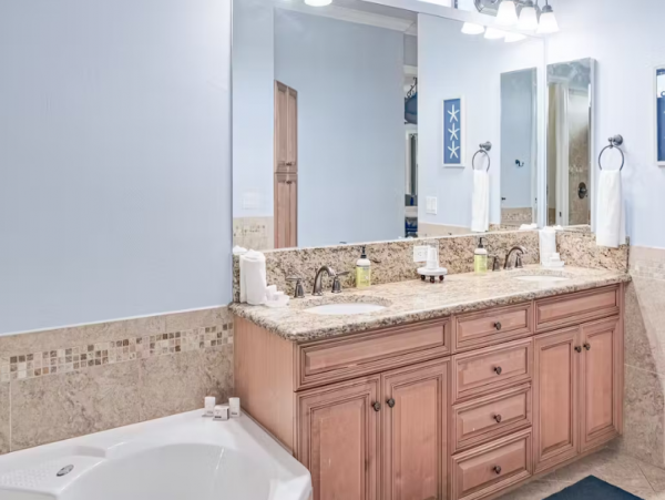 Cape Coral Vacation Home 5 Bedroom & Saltwater Pool