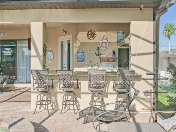 Cape Coral Vacation Home 5 Bedroom & Saltwater Pool