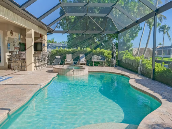 Cape Coral Vacation Home 5 Bedroom & Saltwater Pool