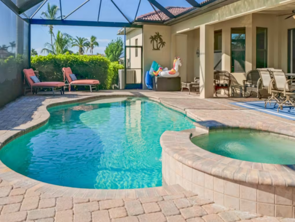 Cape Coral Vacation Home 5 Bedroom & Saltwater Pool