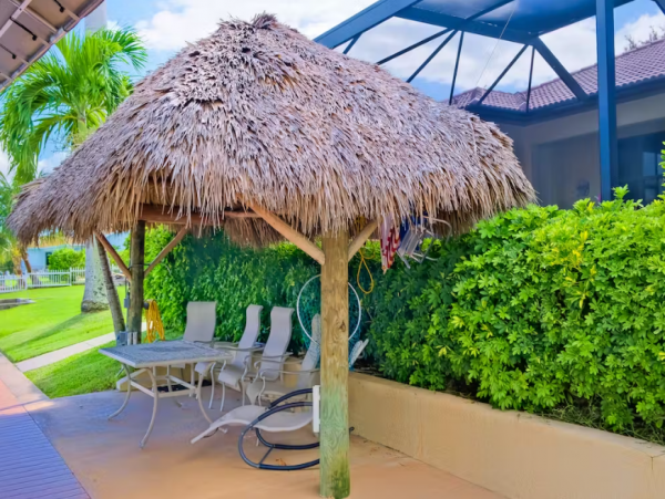 Cape Coral Vacation Home 5 Bedroom & Saltwater Pool