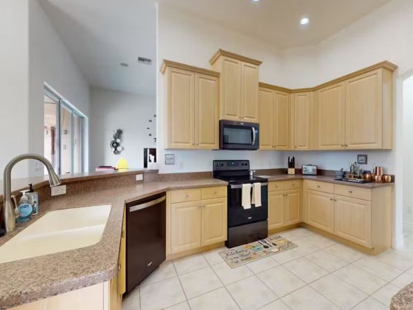 Cape Coral Amazing Getaway Four Bedroom Private Caged Pool