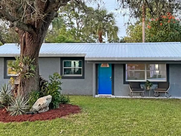 Naples Cozy Two Bedroom Vacation Rental Home