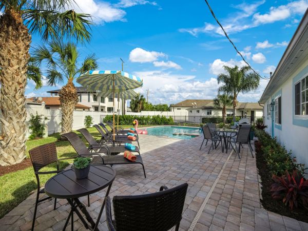 Naples Vacation Duplex with Pool & 2 Bedrooms