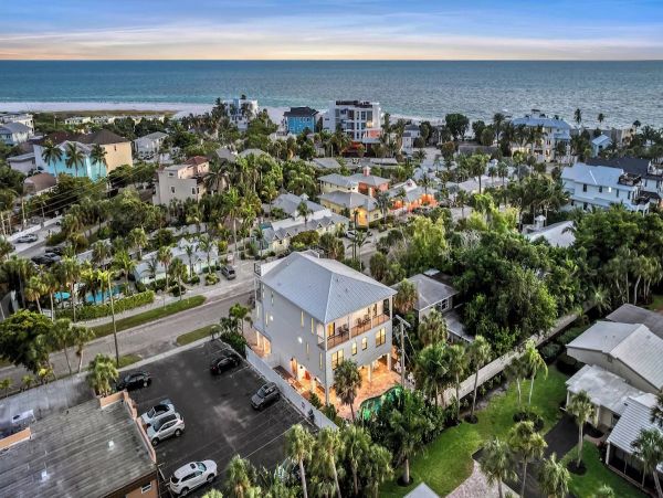 Luxury Vacation Rental 7 Bedroom, Private Pool & Terrace