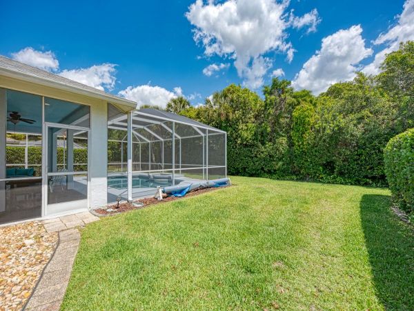 Beautiful Osprey Vacation Pool Home Sleeps Six Guests