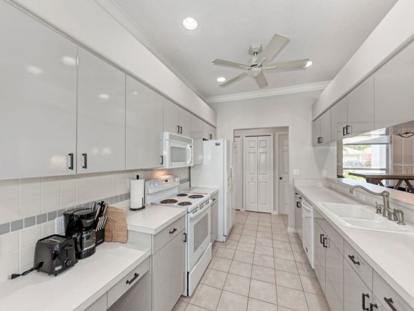 Beautiful Osprey Vacation Pool Home Sleeps Six Guests