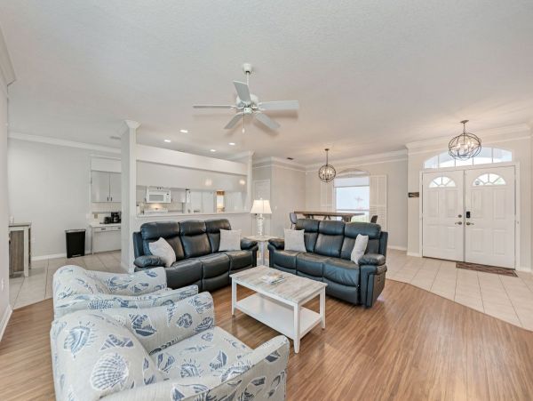 Beautiful Osprey Vacation Pool Home Sleeps Six Guests