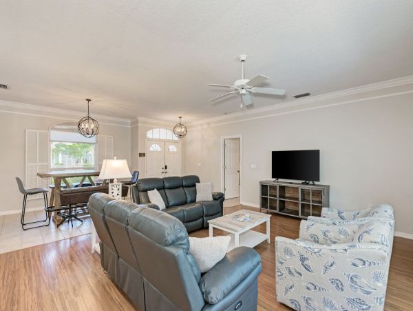 Beautiful Osprey Vacation Pool Home Sleeps Six Guests