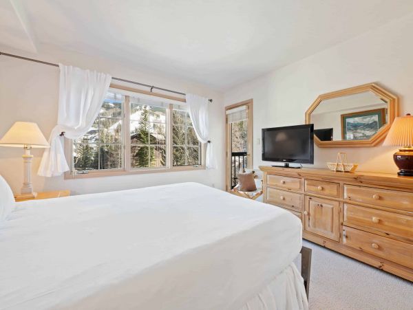 Beaver Creek Two Bedrooms Ski in / Ski out