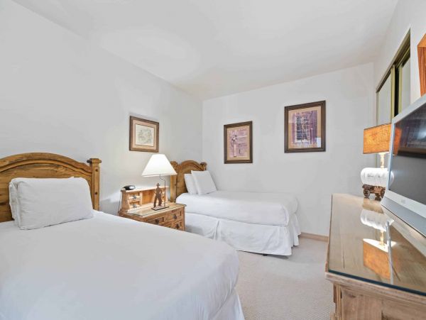 Beaver Creek Two Bedrooms Ski in / Ski out