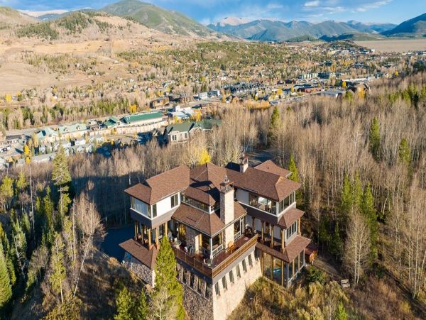 Silverthorne Mountain View Eight Bedroom Vacation Estate