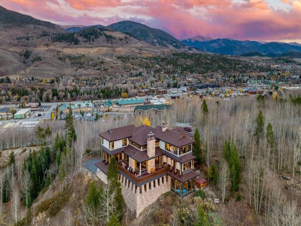Silverthorne Mountain View Eight Bedroom Vacation Estate