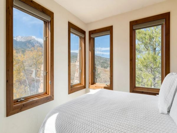 Silverthorne Mountain View Eight Bedroom Vacation Estate