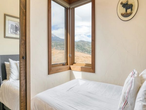 Silverthorne Mountain View Eight Bedroom Vacation Estate