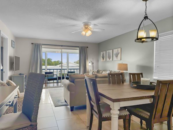 Beautiful Siesta Key Vacation Condo Community Pool