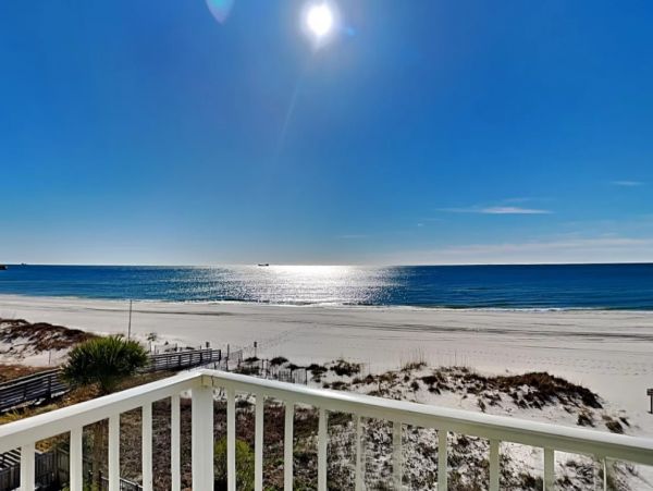 Beachfront Two Bedroom Vacation Rental in Gluf Shores