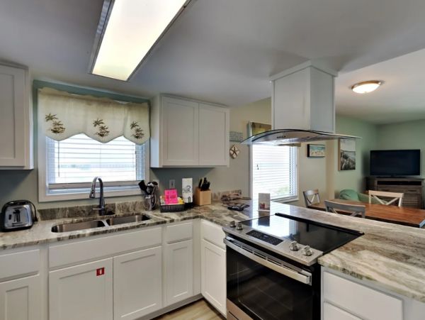 Beachfront Two Bedroom Vacation Rental in Gluf Shores