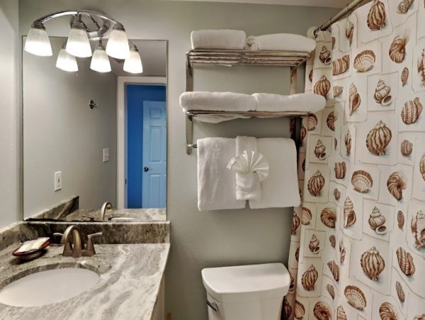 Beachfront Two Bedroom Vacation Rental in Gluf Shores