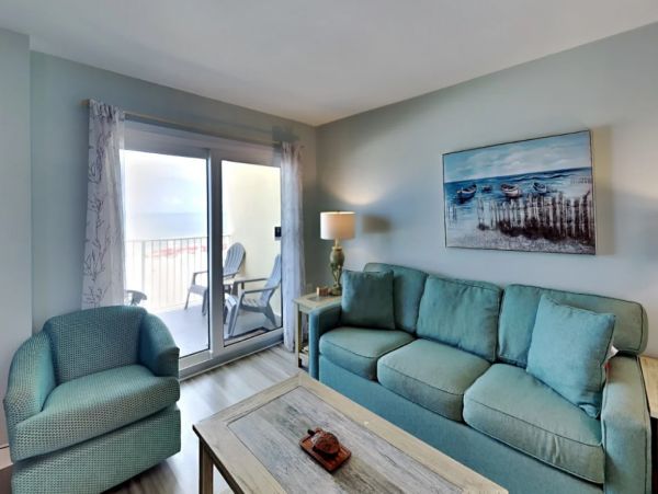Beachfront Two Bedroom Vacation Rental in Gluf Shores