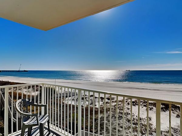 Beachfront Two Bedroom Vacation Rental in Gluf Shores