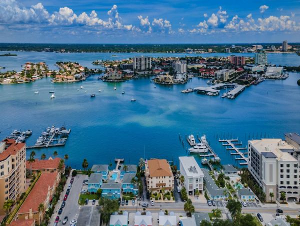 Charming Beach Three Bedroom Cottage in Clearwater Beach