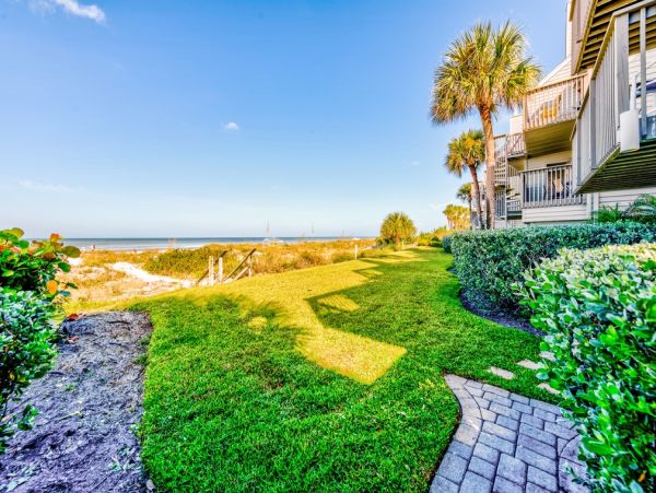 Relaxing Gulf-Front Getaway with Stunning Views and Cozy Comfort