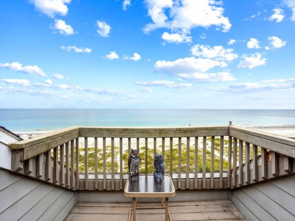 Relaxing Gulf-Front Getaway with Stunning Views and Cozy Comfort