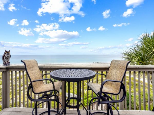 Relaxing Gulf-Front Getaway with Stunning Views and Cozy Comfort