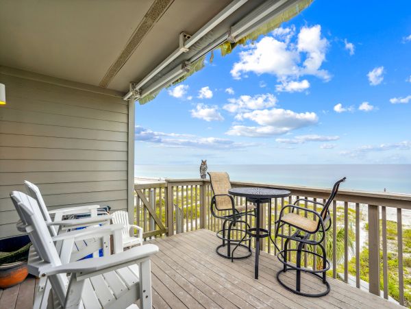Relaxing Gulf-Front Getaway with Stunning Views and Cozy Comfort