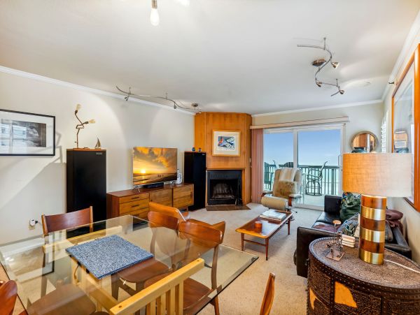 Relaxing Gulf-Front Getaway with Stunning Views and Cozy Comfort