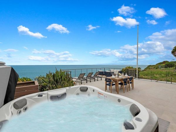 Modern Luxury Santa Barbara with Amazing Views