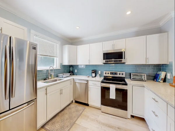 West Palm Beach Updated Cottage Close to Everything!