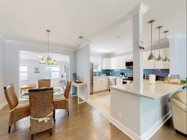 West Palm Beach Updated Cottage Close to Everything!