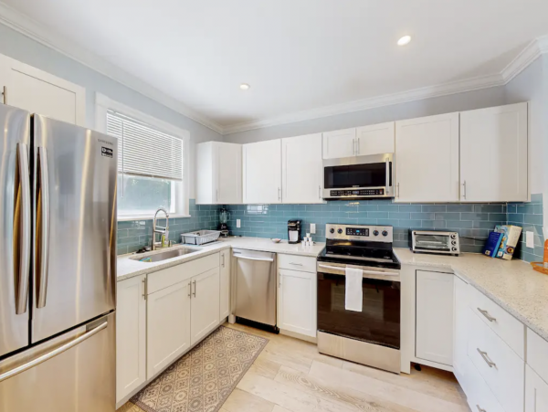 West Palm Beach Updated Cottage Close to Everything!