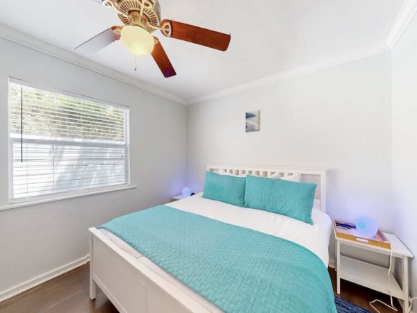West Palm Beach Updated Cottage Close to Everything!