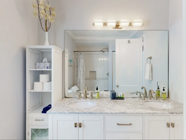West Palm Beach Updated Cottage Close to Everything!