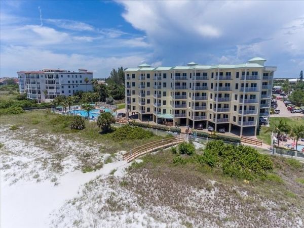 Beachfront Two Bedroom Vacation Rental in Treasure Island