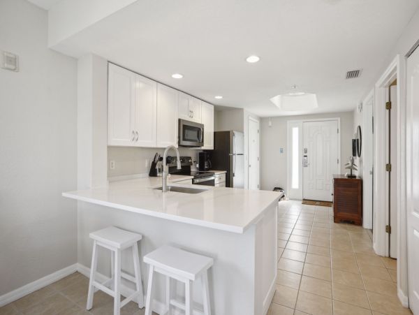 Beachfront Two Bedroom Vacation Rental in Treasure Island