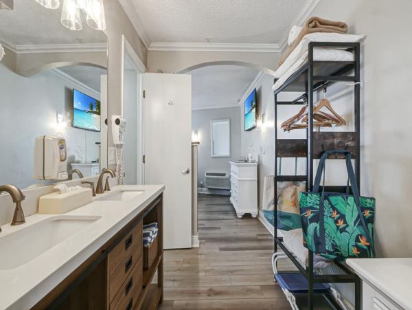 Clearwater Beach Bedroom Suite Short Walk to Beach
