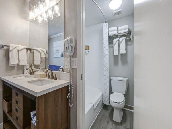 Clearwater Beach Bedroom Suite Short Walk to Beach