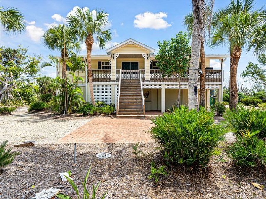 Lake View Three Bedroom Vacation Rental in Sanibel