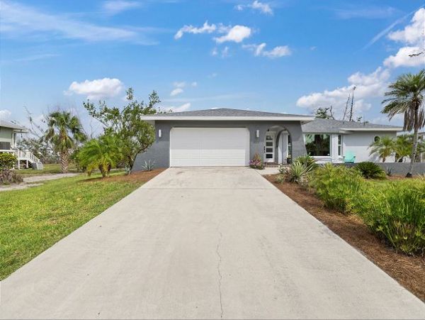 Sanibel 3 Bedroom Vacation Home with Private Pool