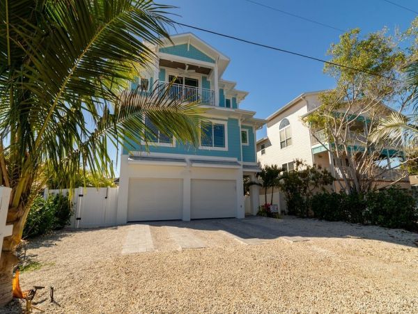 Brand New Beach Vacation Home Seven Bedroom Walk to Beach