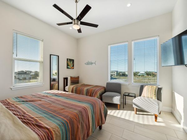 Six Bedroom Vacation Rental Pensacola Beach Sleeps 25