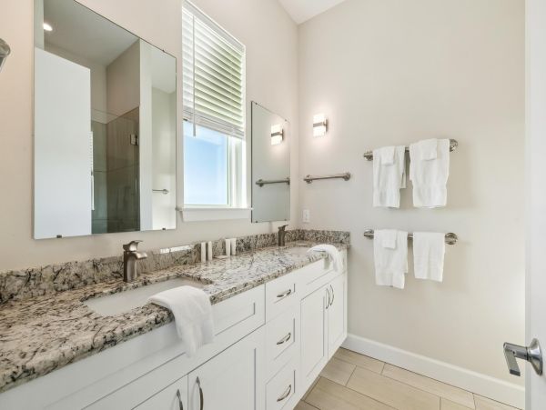 Six Bedroom Vacation Rental Pensacola Beach Sleeps 25