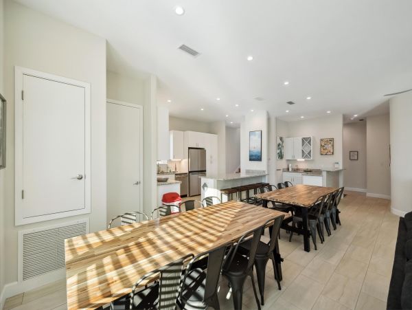 Six Bedroom Vacation Rental Pensacola Beach Sleeps 25
