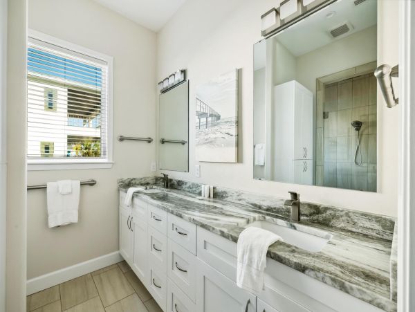 Six Bedroom Vacation Rental Pensacola Beach Sleeps 25