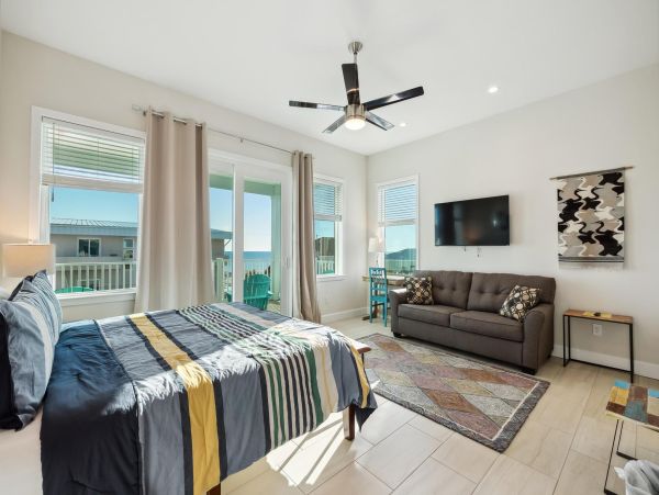 Six Bedroom Vacation Rental Pensacola Beach Sleeps 25