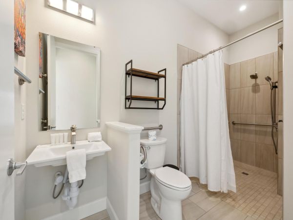Six Bedroom Vacation Rental Pensacola Beach Sleeps 25